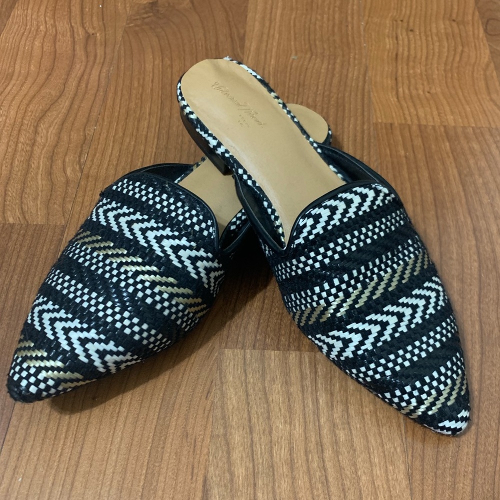 Universal Thread Slide On Flats Size 6 1/2 - image 4